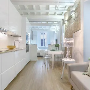 https://ferrara-mayr-white-apartment.emilia-romagnahotels.net
